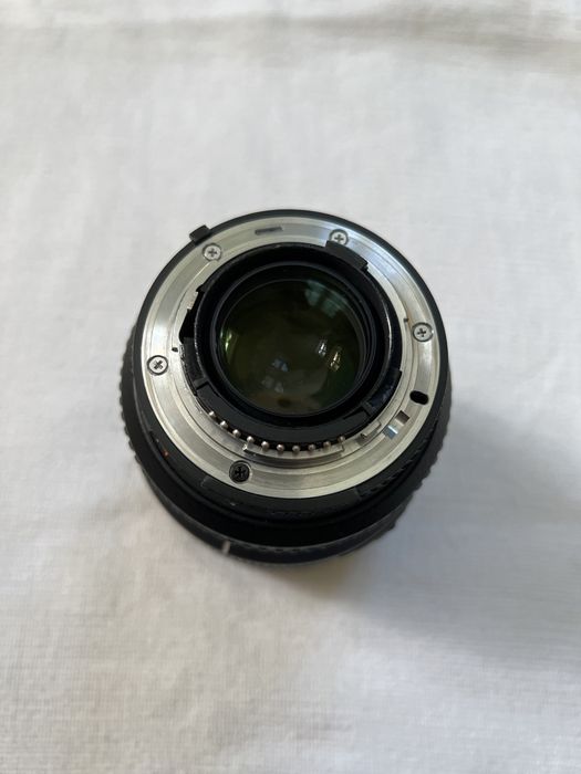 Обʼєктив Nikon 17-35 D