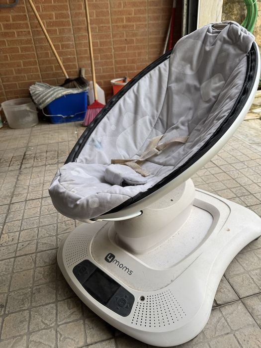 Cadeira/balanço de bebé 4moms em bom estado e totalmente funcional