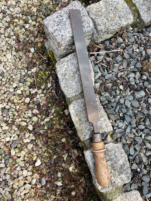 Stary pilnik z czasów PRL.