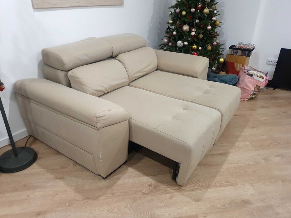 Sofá com assentos extensíveis e cabeceiras rebatíveis de 2 lugares