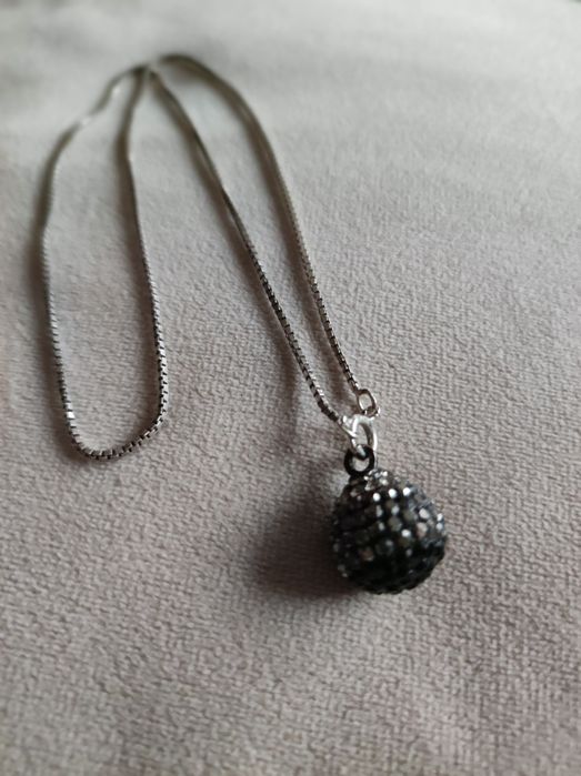 Fio de prata com berloque