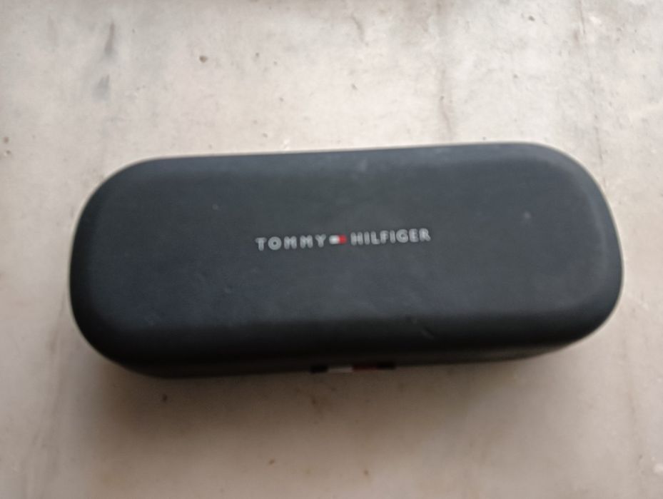 Caixa de óculos Tommy Hilfiger