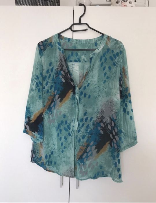 niebieska wzorzysta koszula