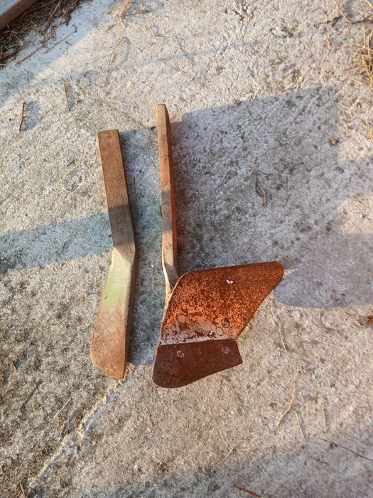 Pług dwuskibowy obrotowy