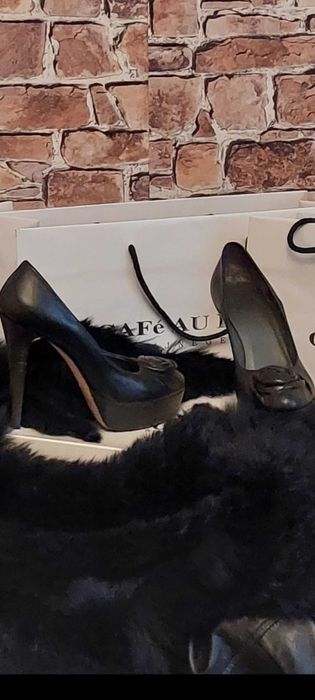 Czarne skórzane szpilki włoskiej Marki OVYĚ