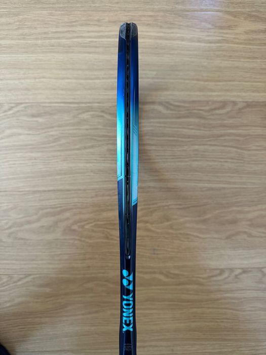 Yonex EZONE 305