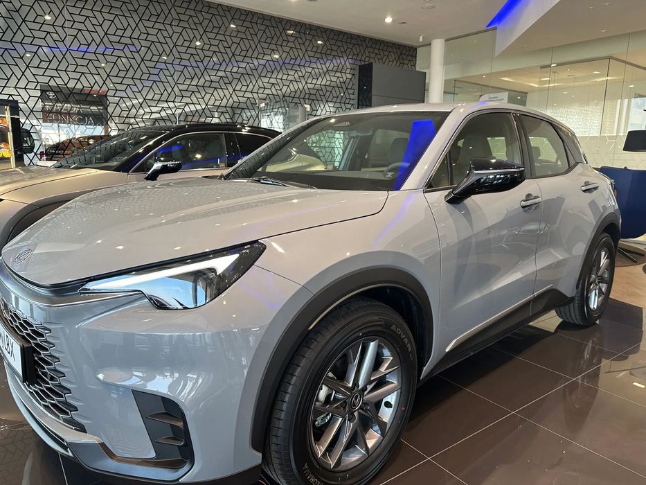 Lexus LBX Samochód dostępny z wyprzedaży 2025 r.