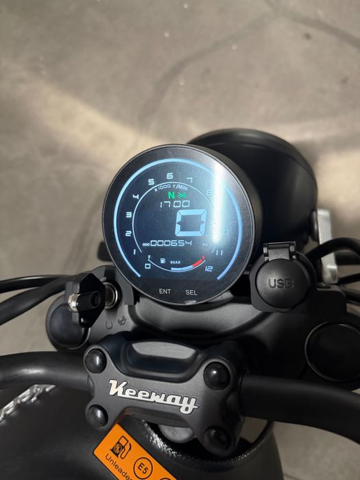 Keeway X-LIGHT 125cc com apenas 655km