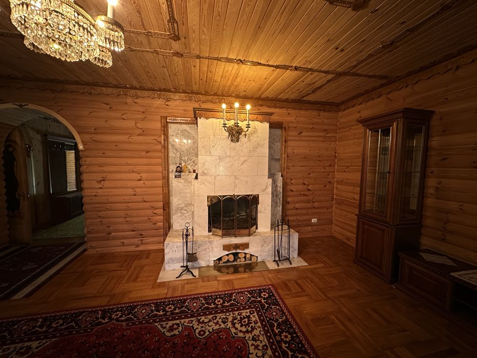 Продається ділянка 0.5 га з 3-ма окремими будинкам