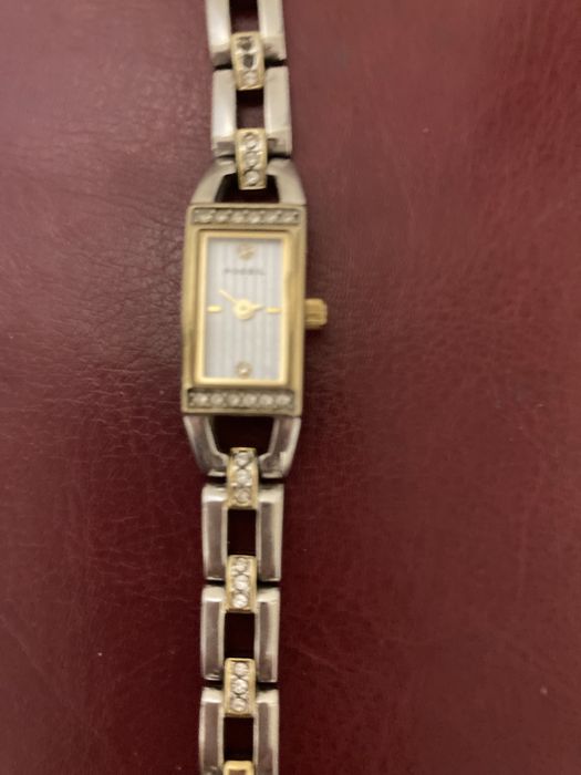 Годиник Fossil зі стразами