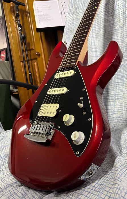 Guitarra Sterling Silhouette by Musicman