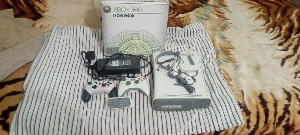 Продам ігрову приставку XBOX 360