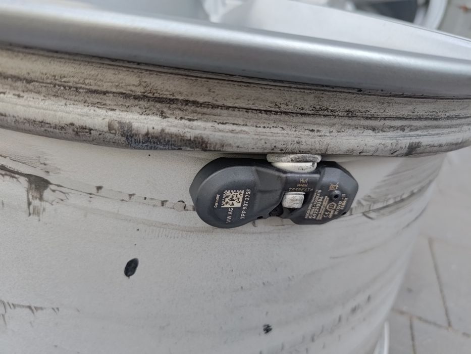 Oryginalne alufelgi AUDI R8 FL 19 cali 5x112, idealny stan, 2x8,5J i 2x 11J, czujniki TPMS, śruby