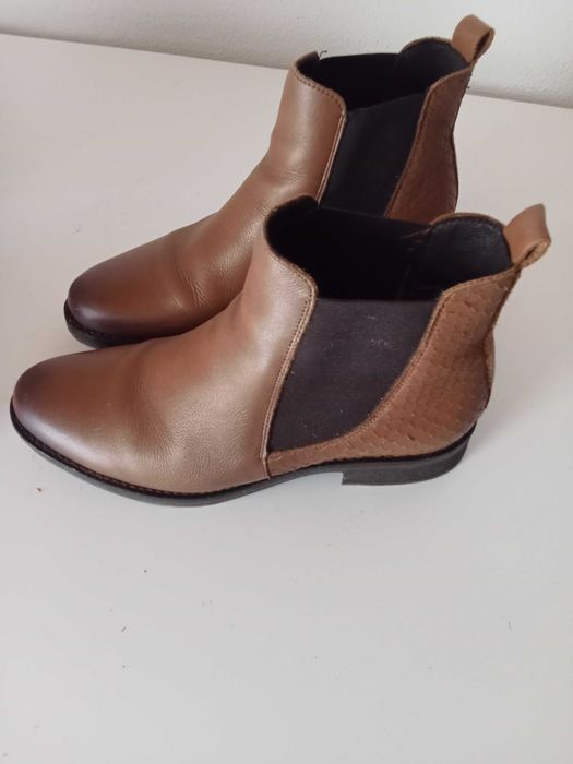 Dois pares de botas