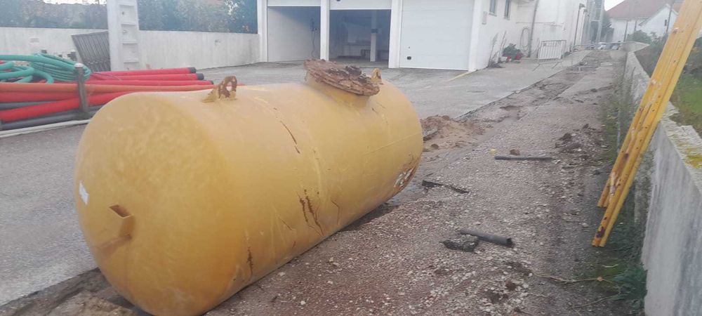 Vende-se Depósito de Combustível 3000 Lt (gasóleo)