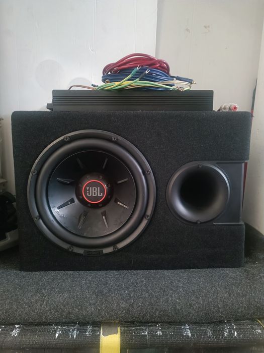 Amplificador, subwoofer e cabos