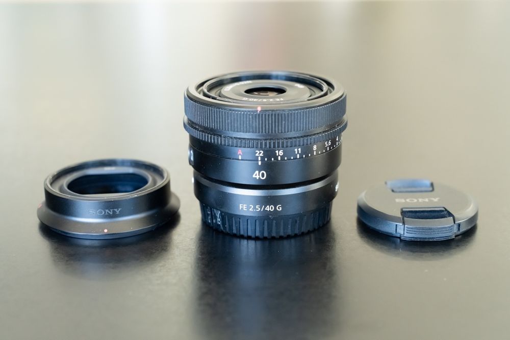 Sony A7R IV + Sigma 24-70mm F2.8 II + Sony 40mm F2.5 + filtros e 2 baterias. ( Objetiva equipada na câmara não incluída )