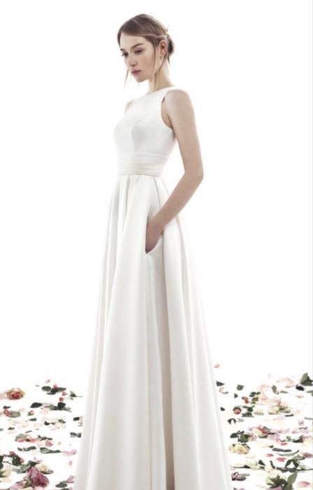 Весільна сукня з атласу, відкрита спина, корсет, розмір L