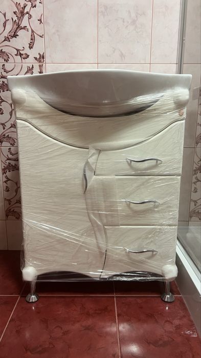 Тумбочка з умивальником, рукомийником