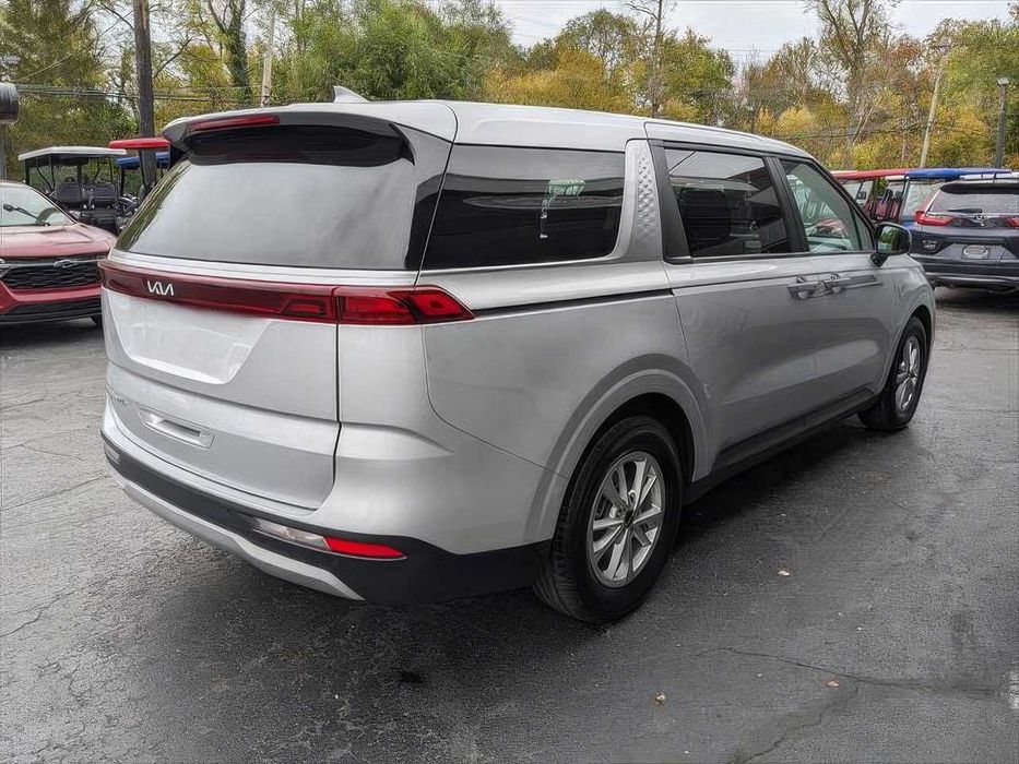 Kia Carnival      2022