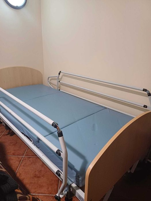 Cama articulada manual, com grades