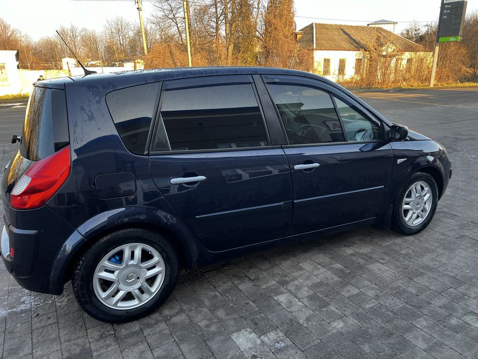 Продам сценіка меган