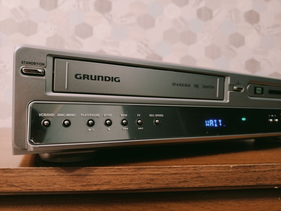 Nagrywarka DVD VHS Grundig GDR 6460