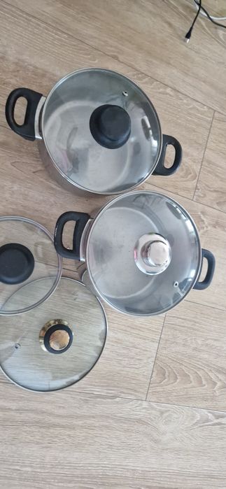 Zestaw garnków i pokrywek