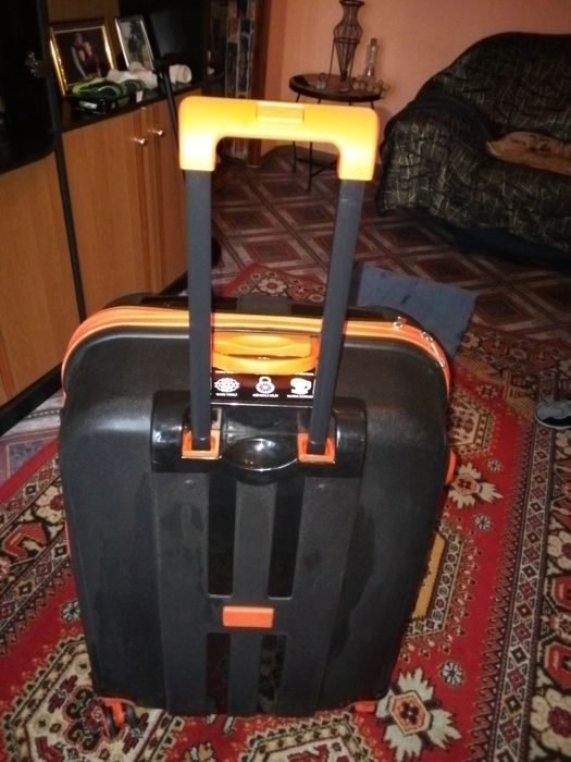 Чемодан  лёгкий  производство Турция