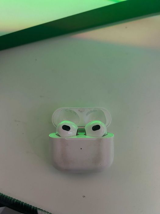 Apple AirPods 3 + etui ładujące lightning z MagSafe