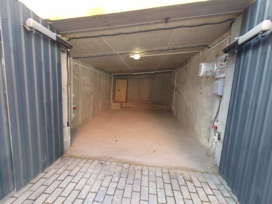 Гараж на  Олени Степанівни