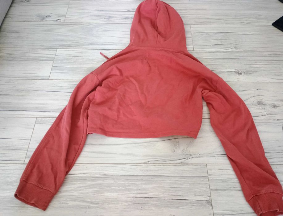 Krótka bluza marki Bershka