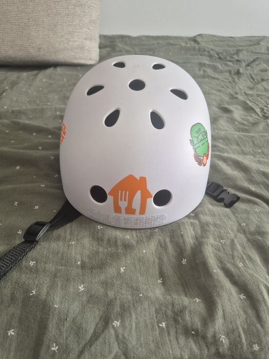 Plecak, kurtka, kask