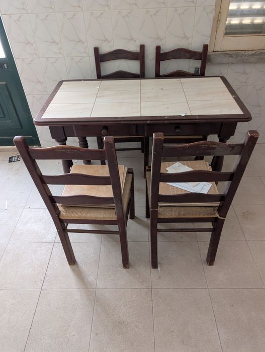 Mesa e 4 cadeiras
