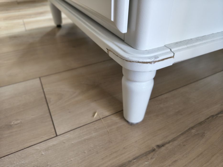 Biała komoda Ikea
