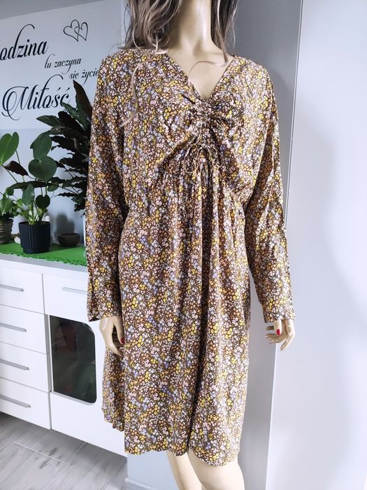 Piękna jesienna sukienka z wiskozy w kwiaty – rozmiar 48/50