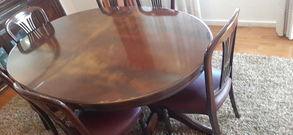 Sala de jantar em madeira