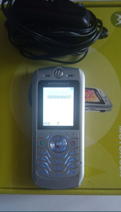 Motorola L 6 z orginalną ładowarką i pudełkiem.