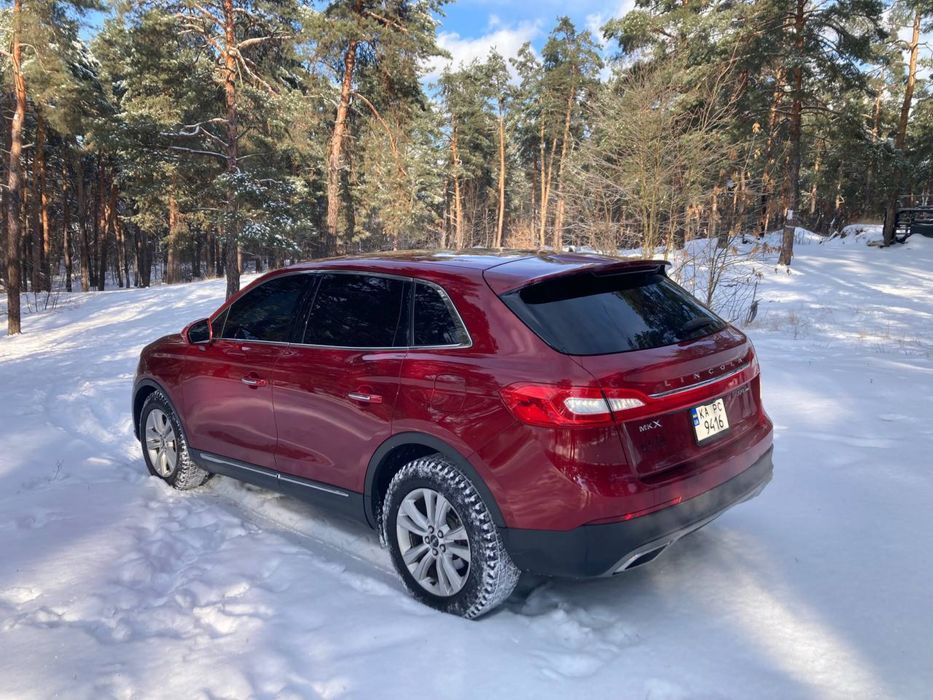 Продав кроссовер автомобіль