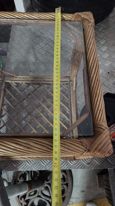 Mesa Apoio usada palhinha e vidro