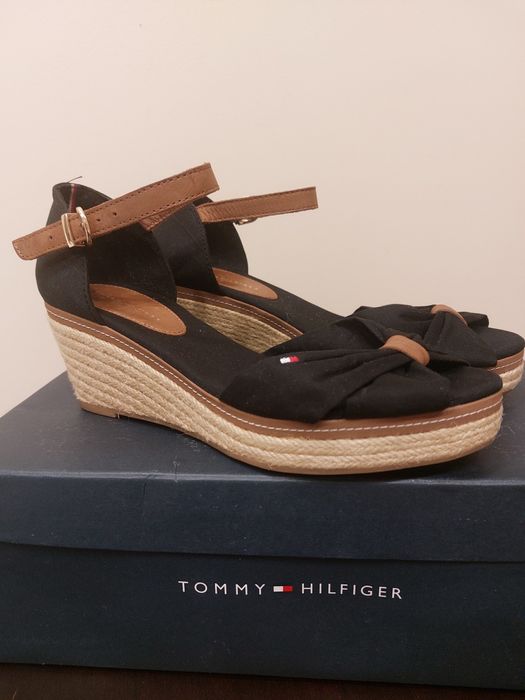 Tommy Hilfiger Босоножки на танкетке  размер 36
