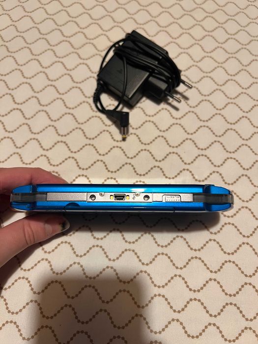 PSP 3000 Azul desbloqueada + Adaptador cartão c/ 32gb + Carregador original
