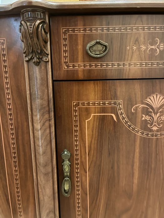 Móvel e espelho madeira escura