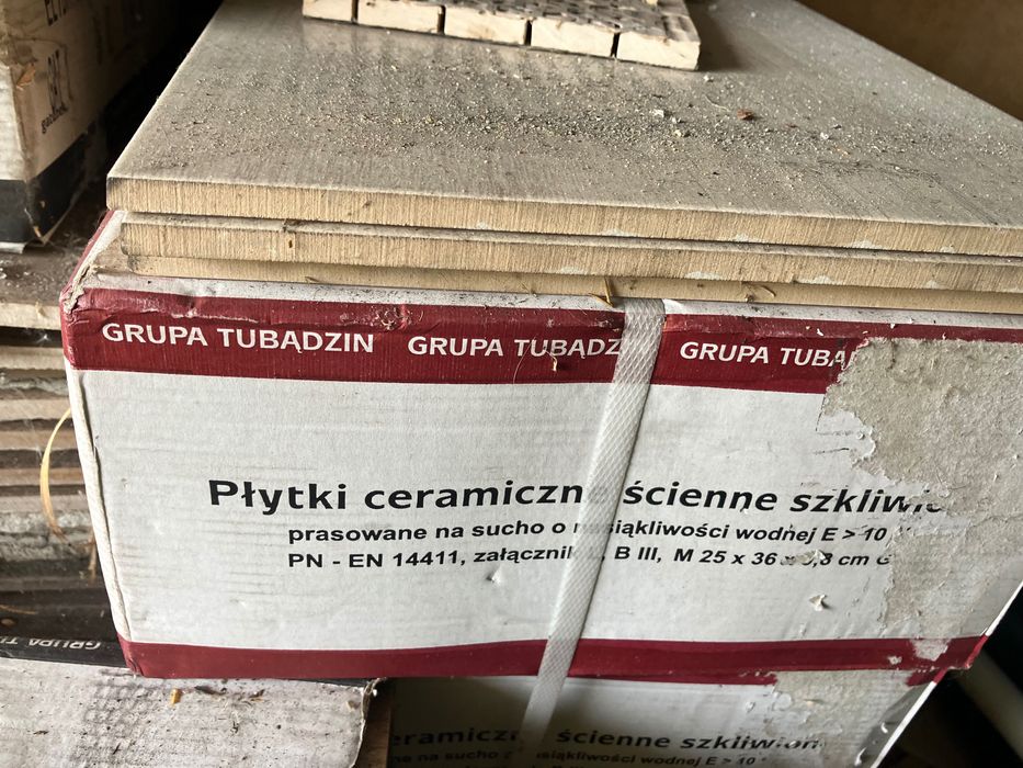 Oddam płytki ceramiczne.
