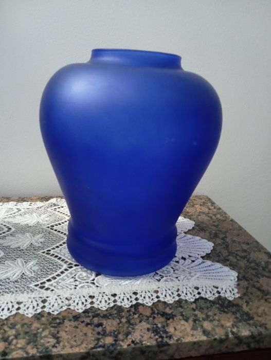 Jarao em vidro azul