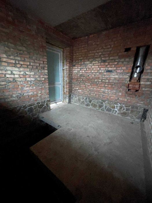 Продаж готового будинку з ділянкою та гаражем !