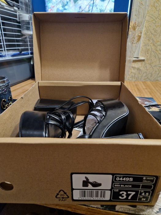 Босоніжки від CROPP