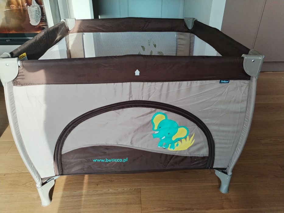 Kojec Quadro Beticco Baby + materac i prześcieradła