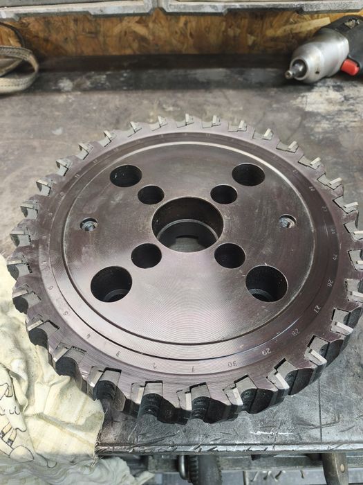 Frez do planowania głowic