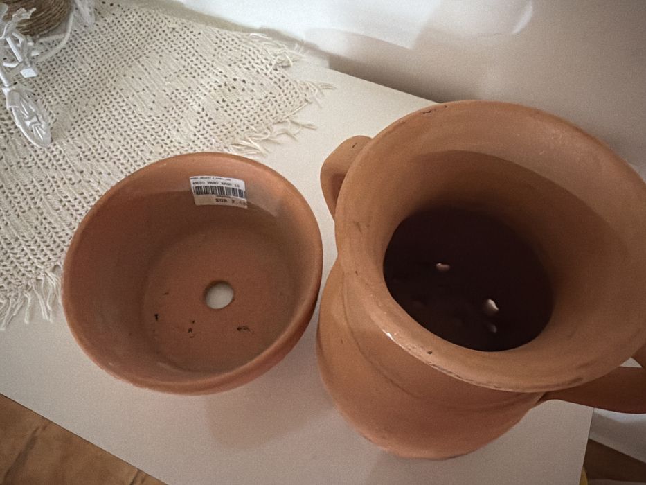 Jarro  e meio vaso de barro
